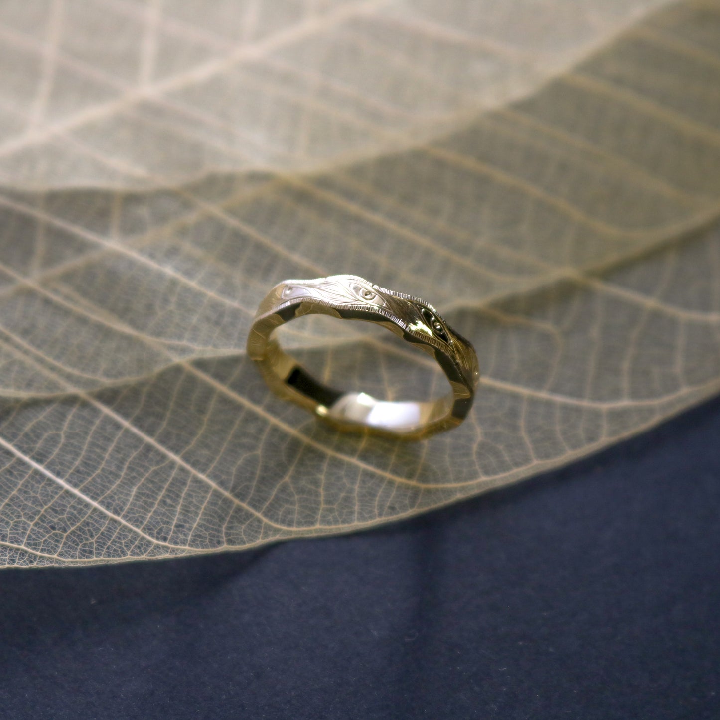 K18 Side Glance Ring.