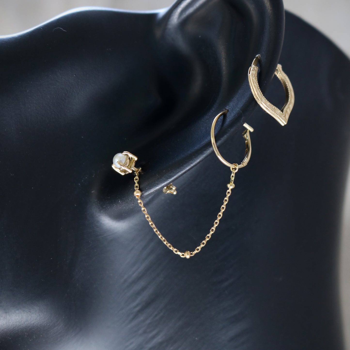 K18 Leaf Pattern. Single Earring.