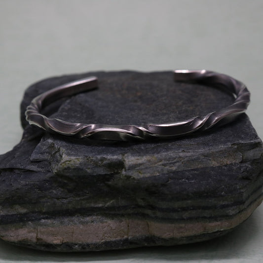 SV925 Murmuring Bangle.