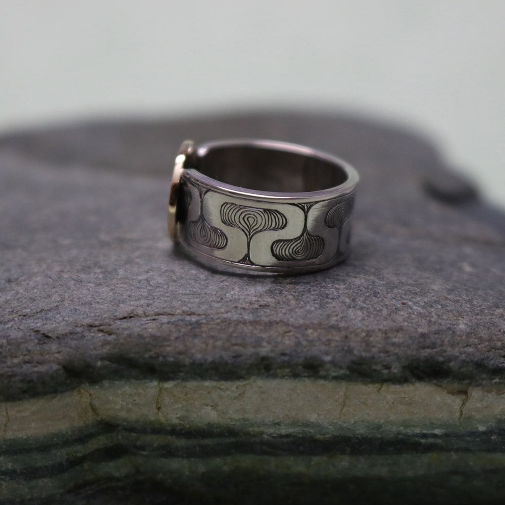 SV925/K18 Lotus Tone Ring.