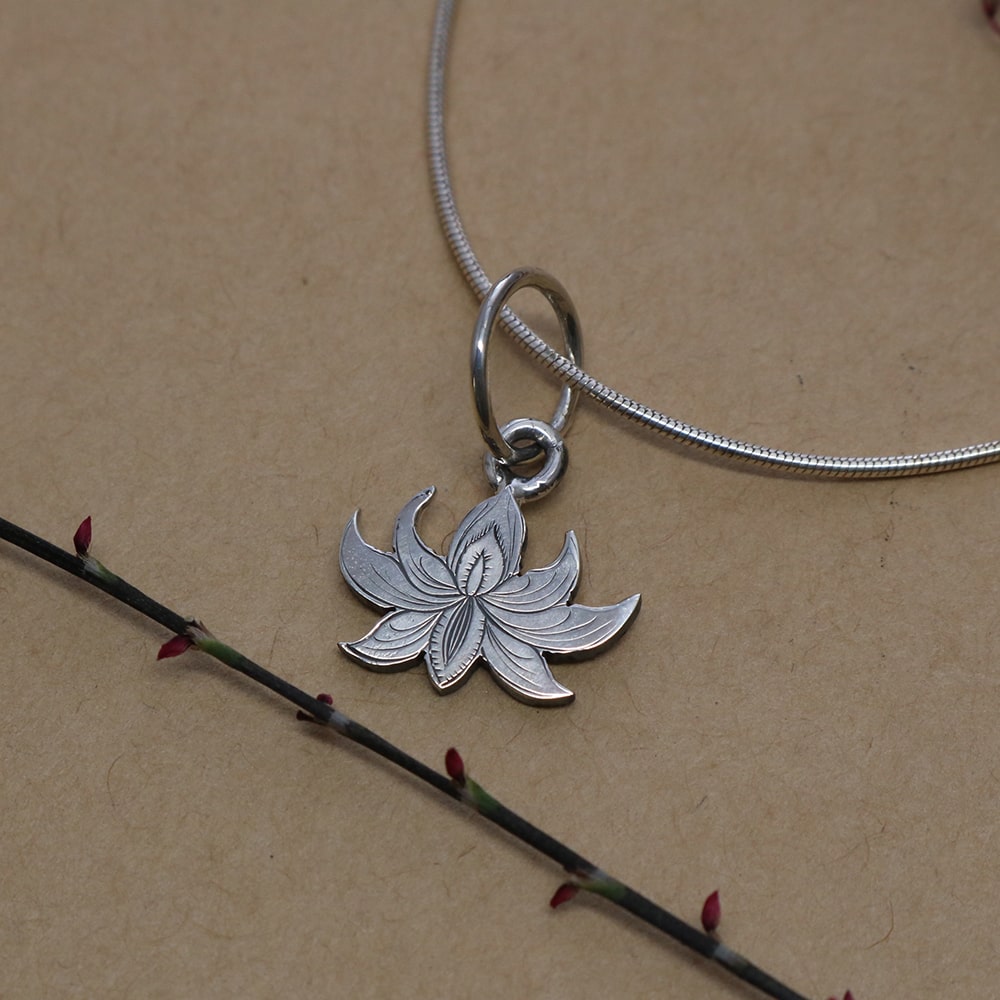 SV925 Full Bloom Lotus Flower Pendant.