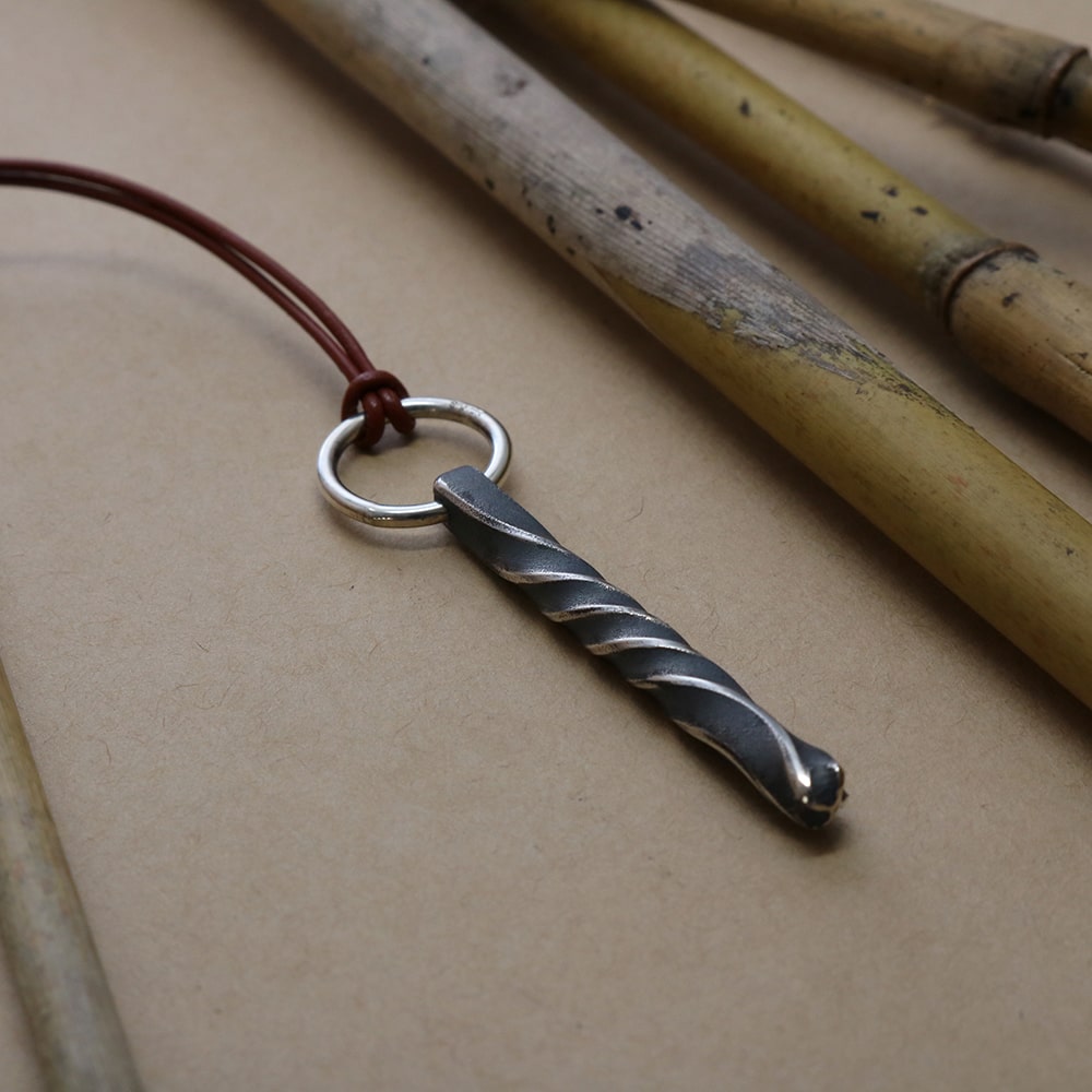 SV925 Murmuring Pendant.