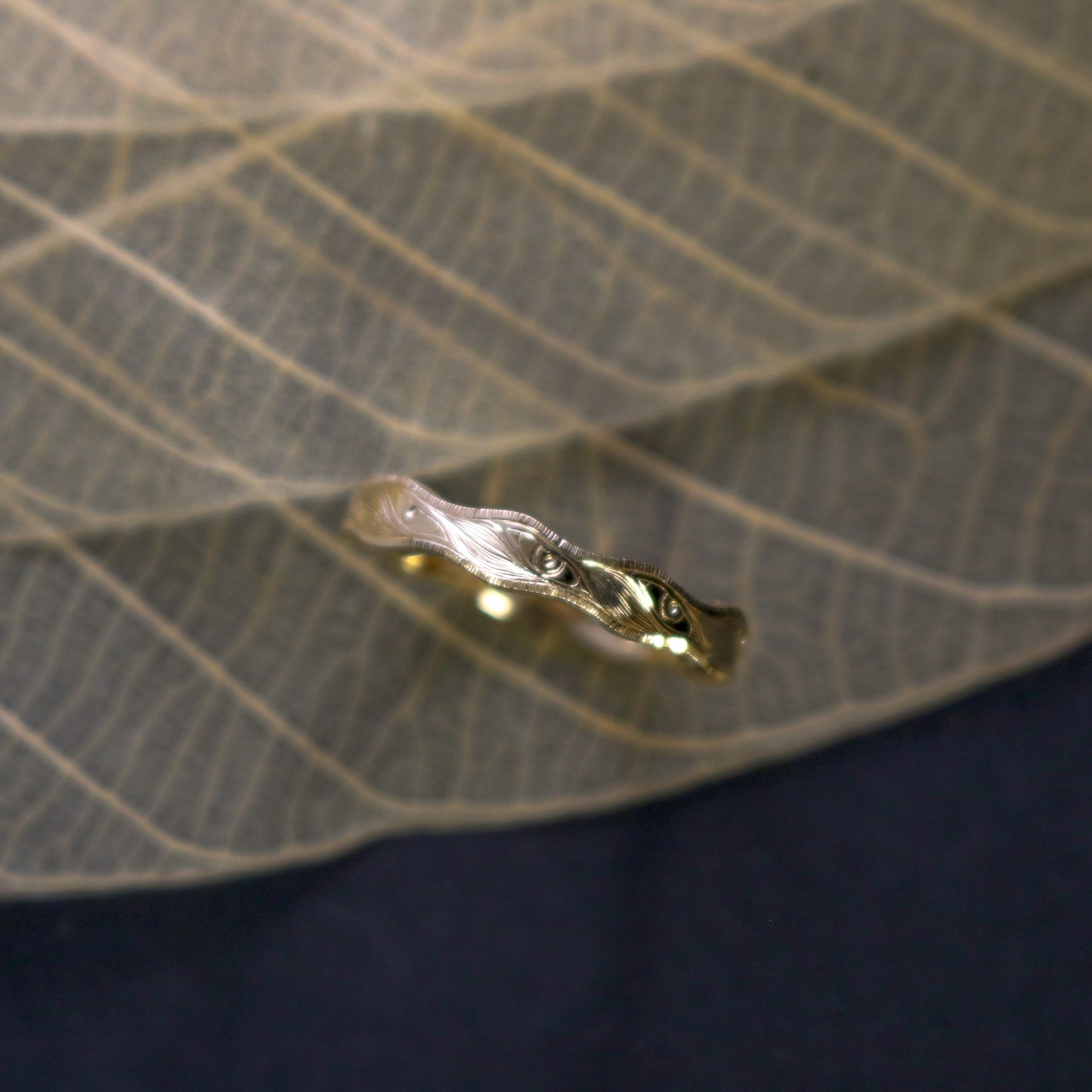 K18 Side Glance Ring.