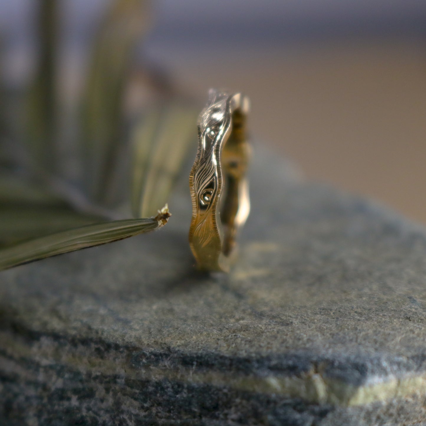 K18 Side Glance Ring.