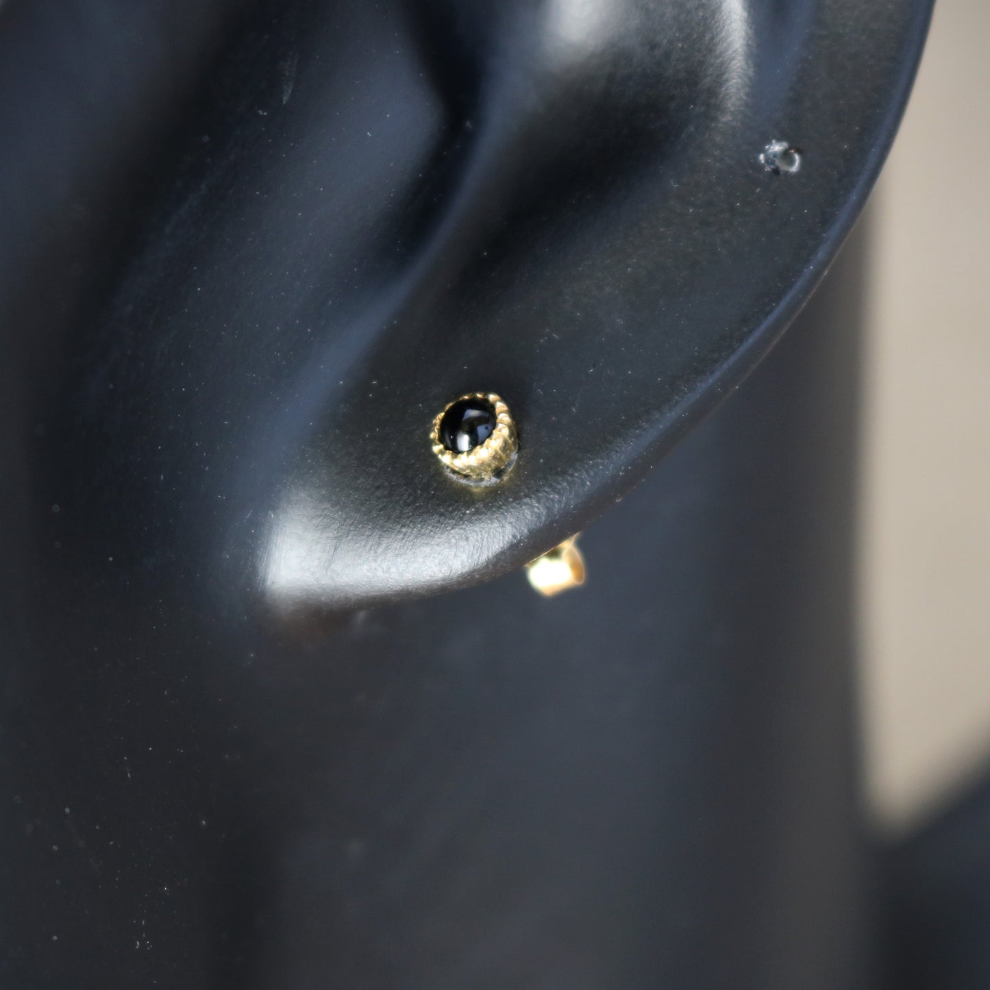 K18 Beaded Onyx Single Earring.