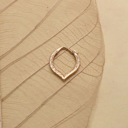 K18 Leaf Pattern. Single Earring.