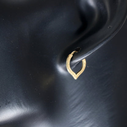 K18 Leaf Pattern. Single Earring.