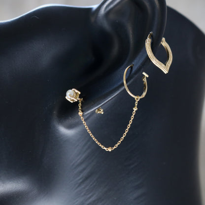 K18 Leaf Pattern. Single Earring.