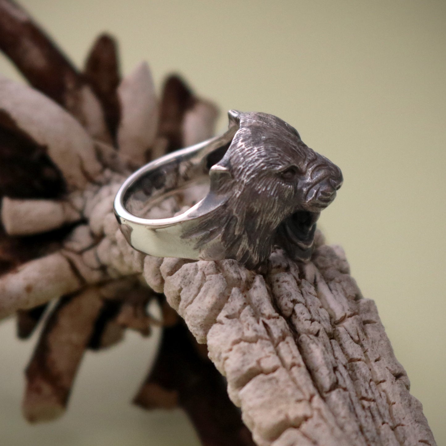 SV925 Nature Bites Back ring.