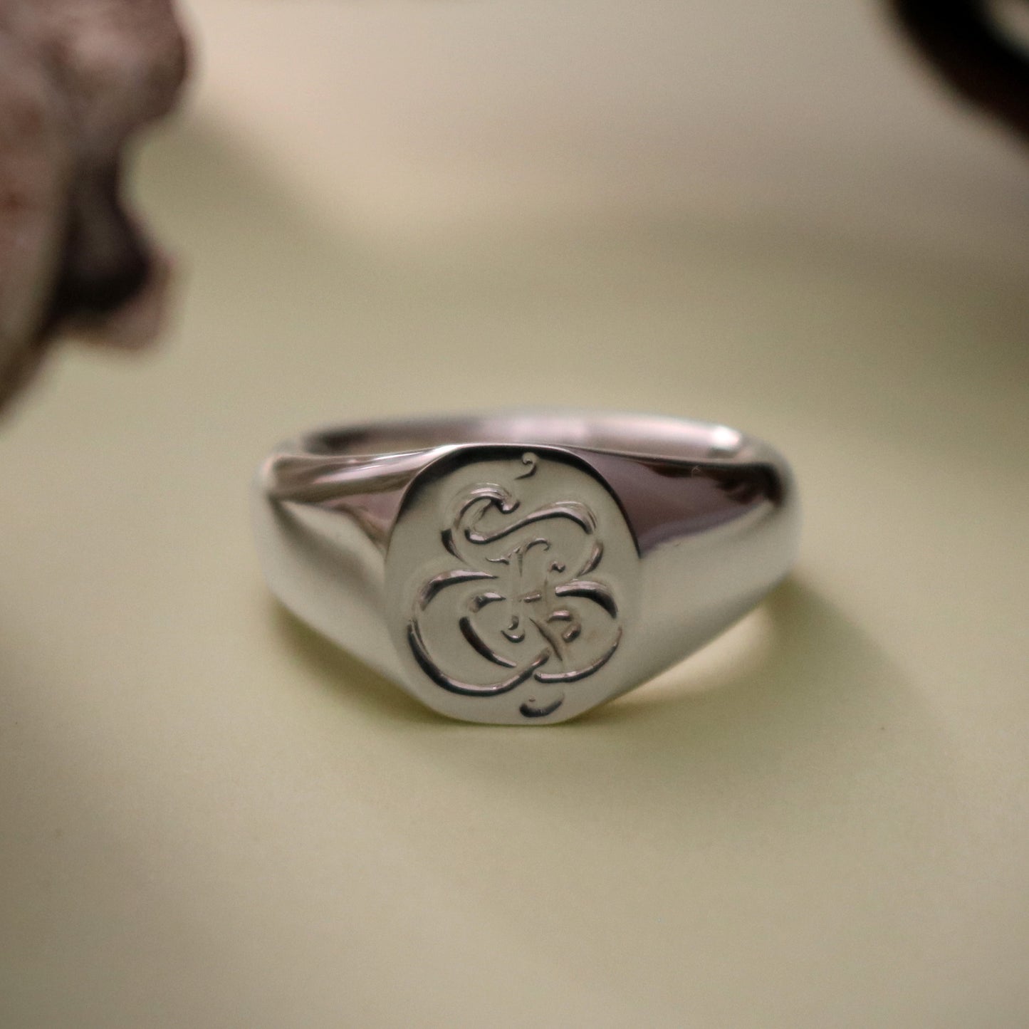 SV925.EB Monogram Ring.