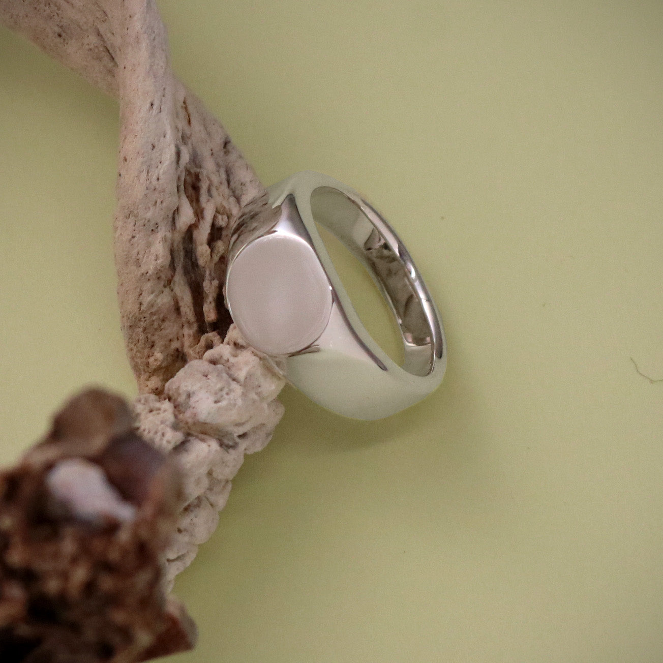 SV925. Plane Signet Ring. (Round)