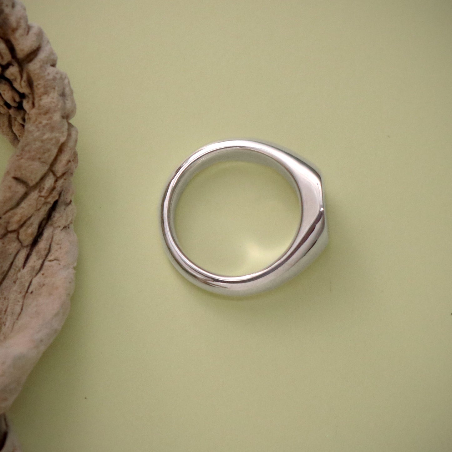 SV925. Plane Signet Ring. (Round)