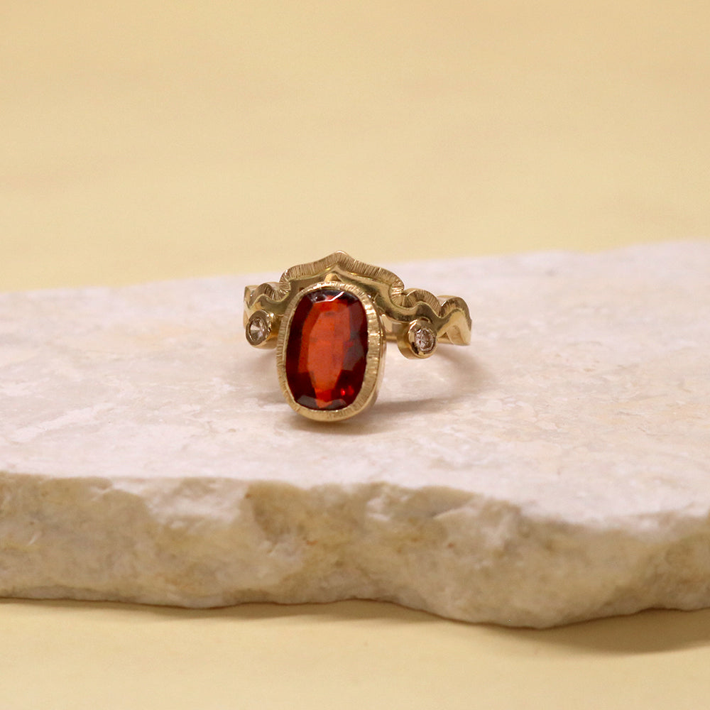 K18 Garnet＆ 0.029ct Brown Diamond. Ancient Castle Ring.