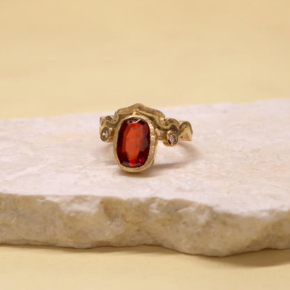 K18 Garnet＆ 0.029ct Brown Diamond. Ancient Castle Ring.