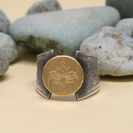 SV925/K18 Lotus Tone Ring.