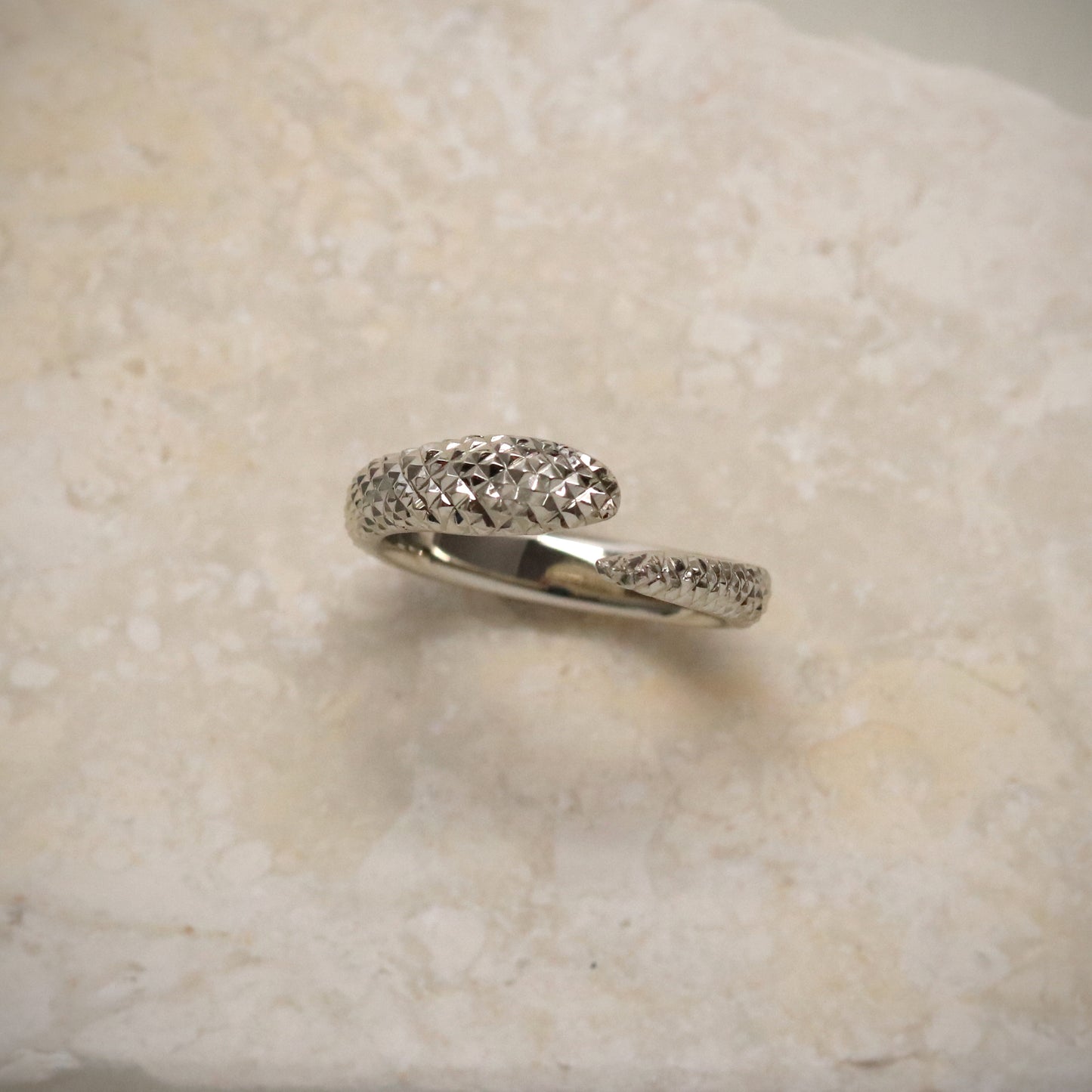 K18WG Pd10% Winding Snake Ring.