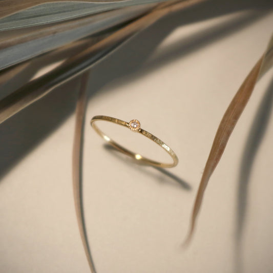 K18Gold 0.004ct Diammond Hammer Finish Ring.