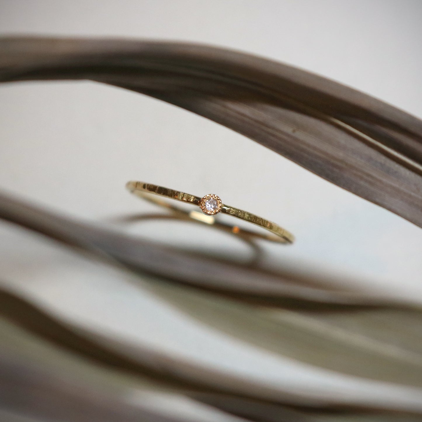 K18Gold 0.004ct Diammond Hammer Finish Ring.