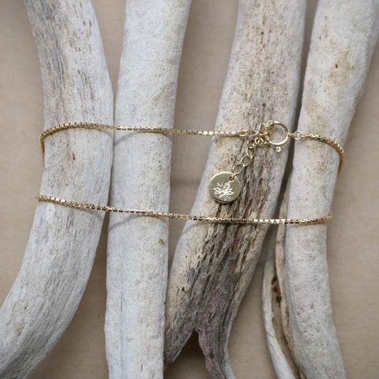 K18. Lotus Charm Anklet.
