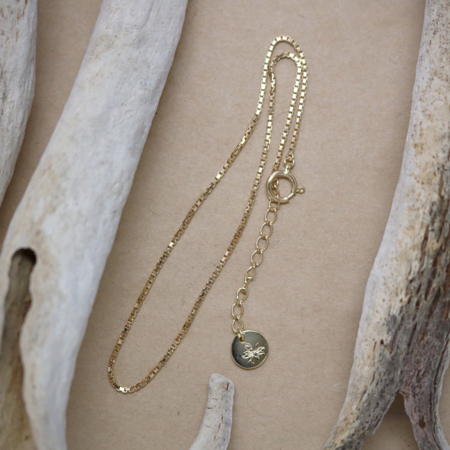 K18. Lotus Charm Anklet.