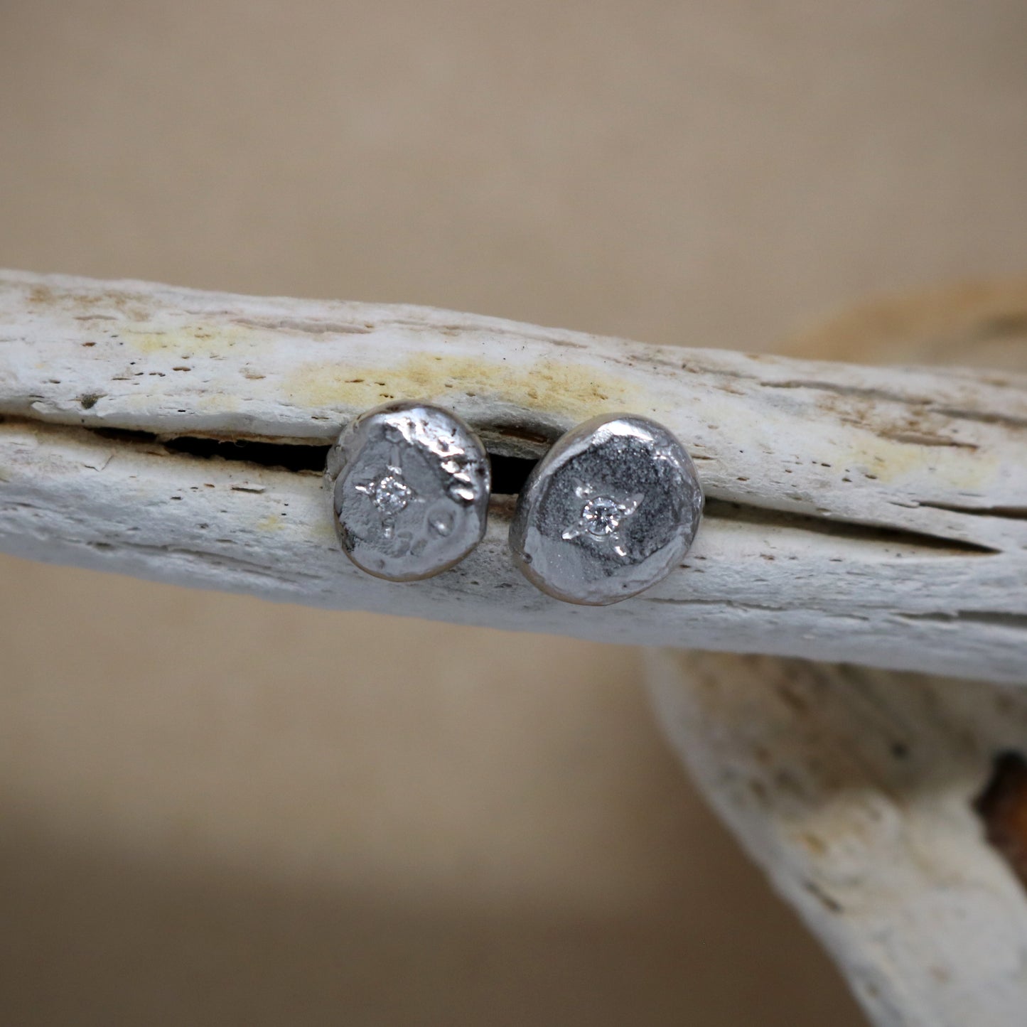 Pt850. 0.01ct Diamond. Pebbles Earring.