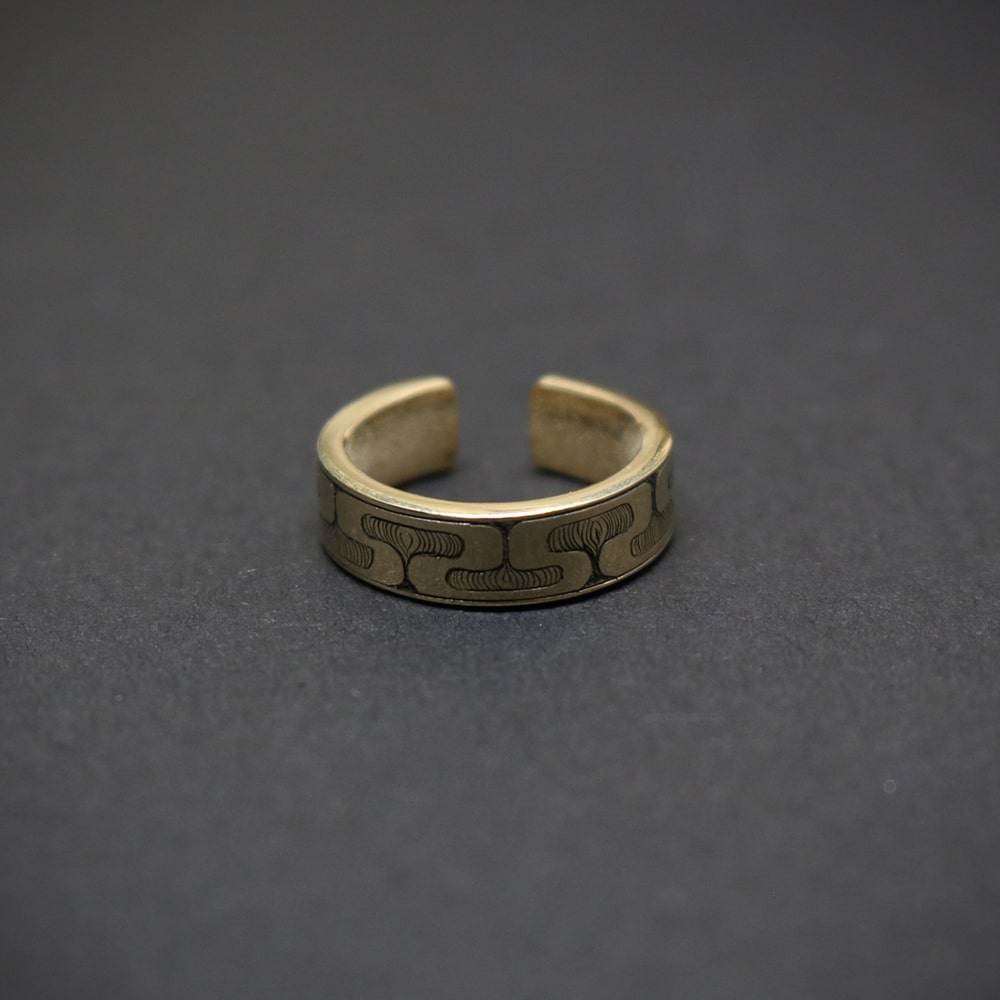 K18 KEMURI Ear Cuff.