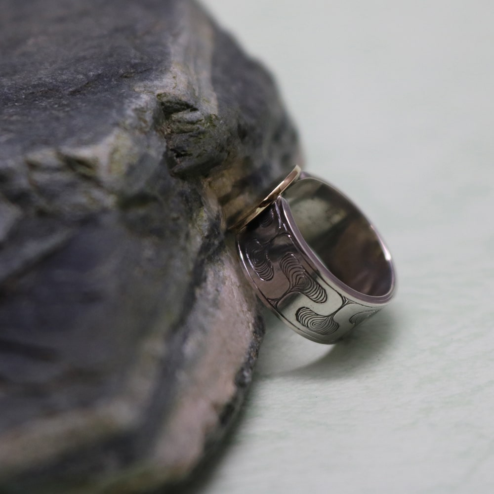 SV925/K18 Lotus Tone Ring.