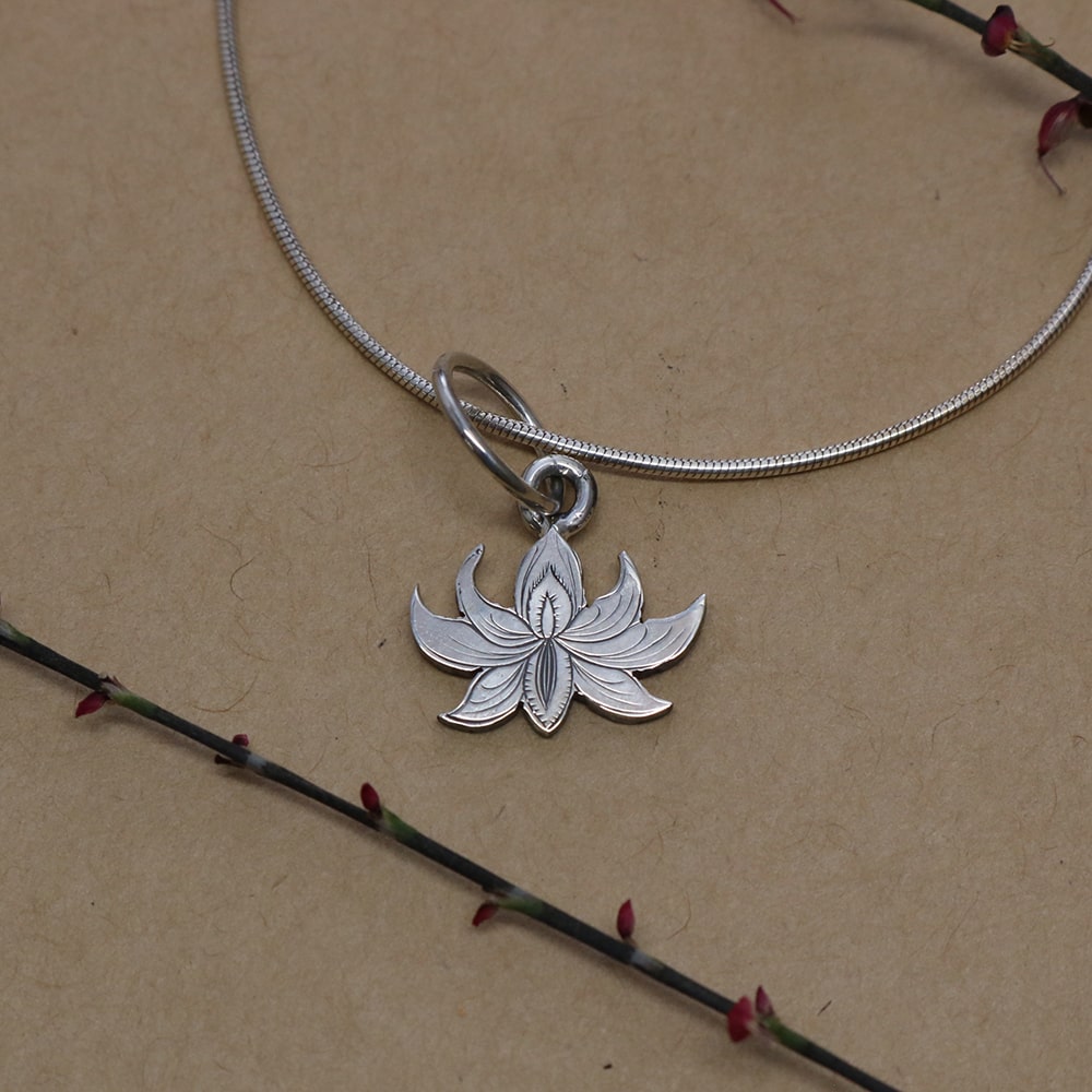 SV925 Full Bloom Lotus Flower Pendant.
