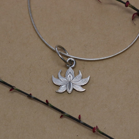 SV925 Full Bloom Lotus Flower Pendant.