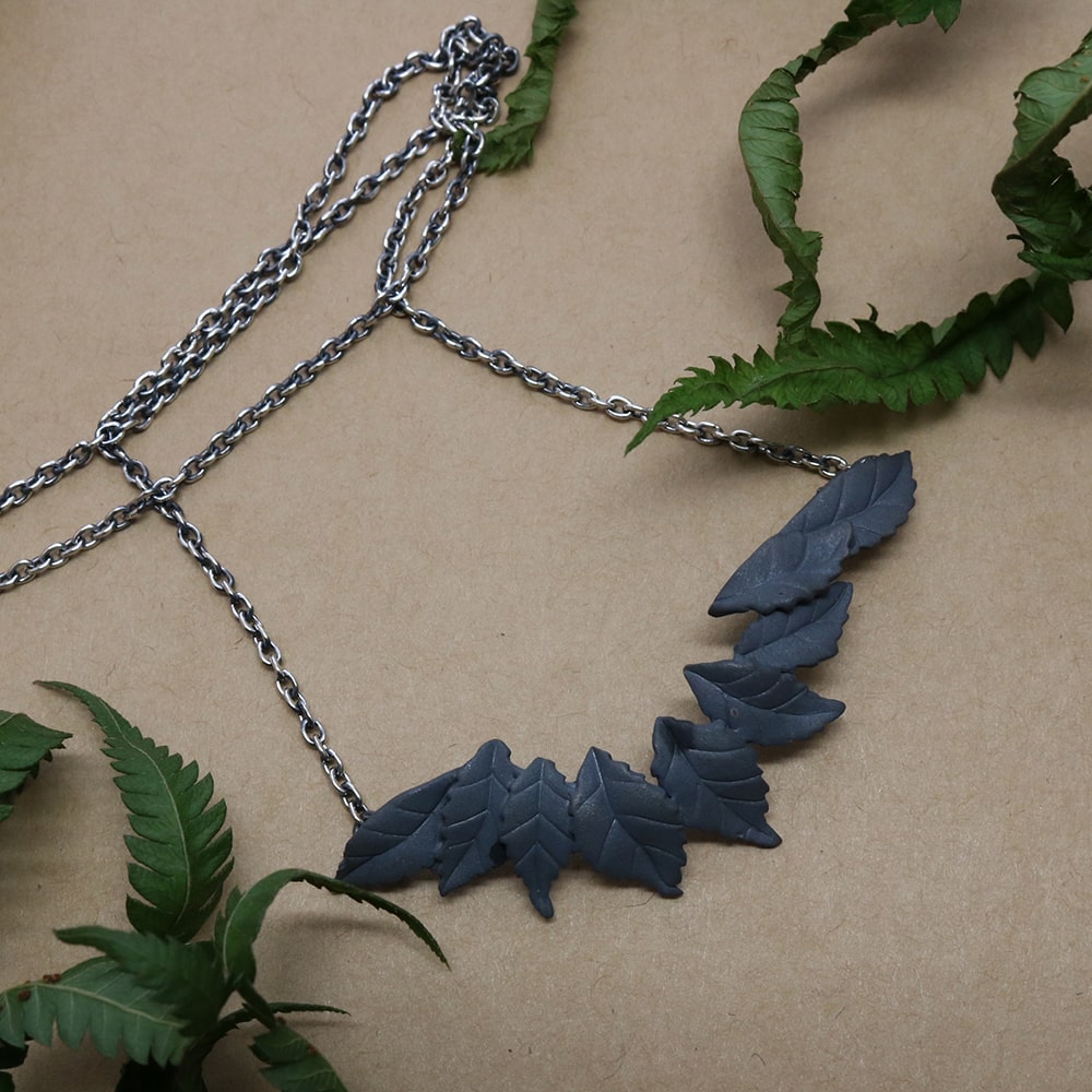 SV925 Leaf Motif Necklace.