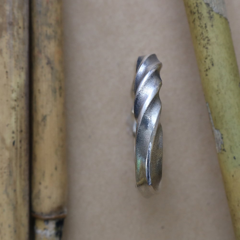 SV925 Murmuring Ring.