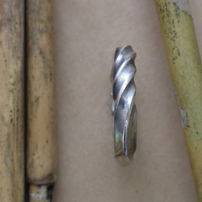 SV925 Murmuring Ring.