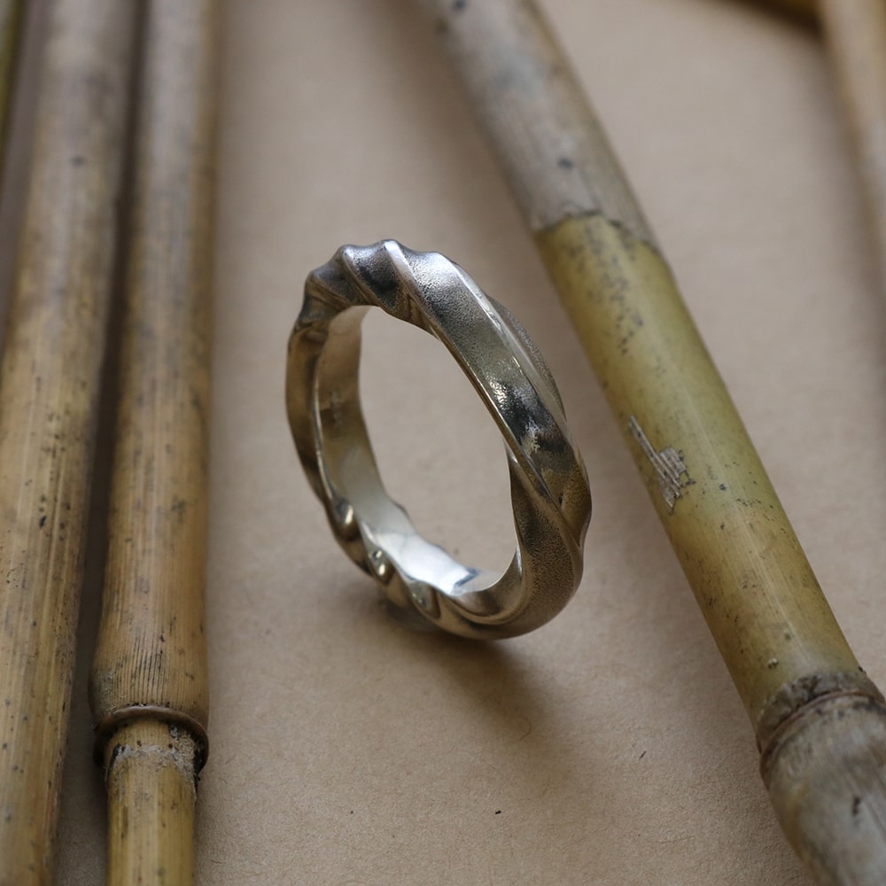 SV925 Murmuring Ring.