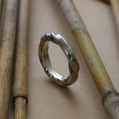 SV925 Murmuring Ring.