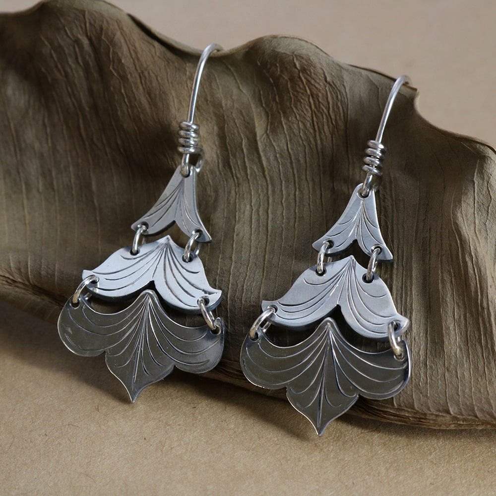 SV925 Plate Leaf Earrings.