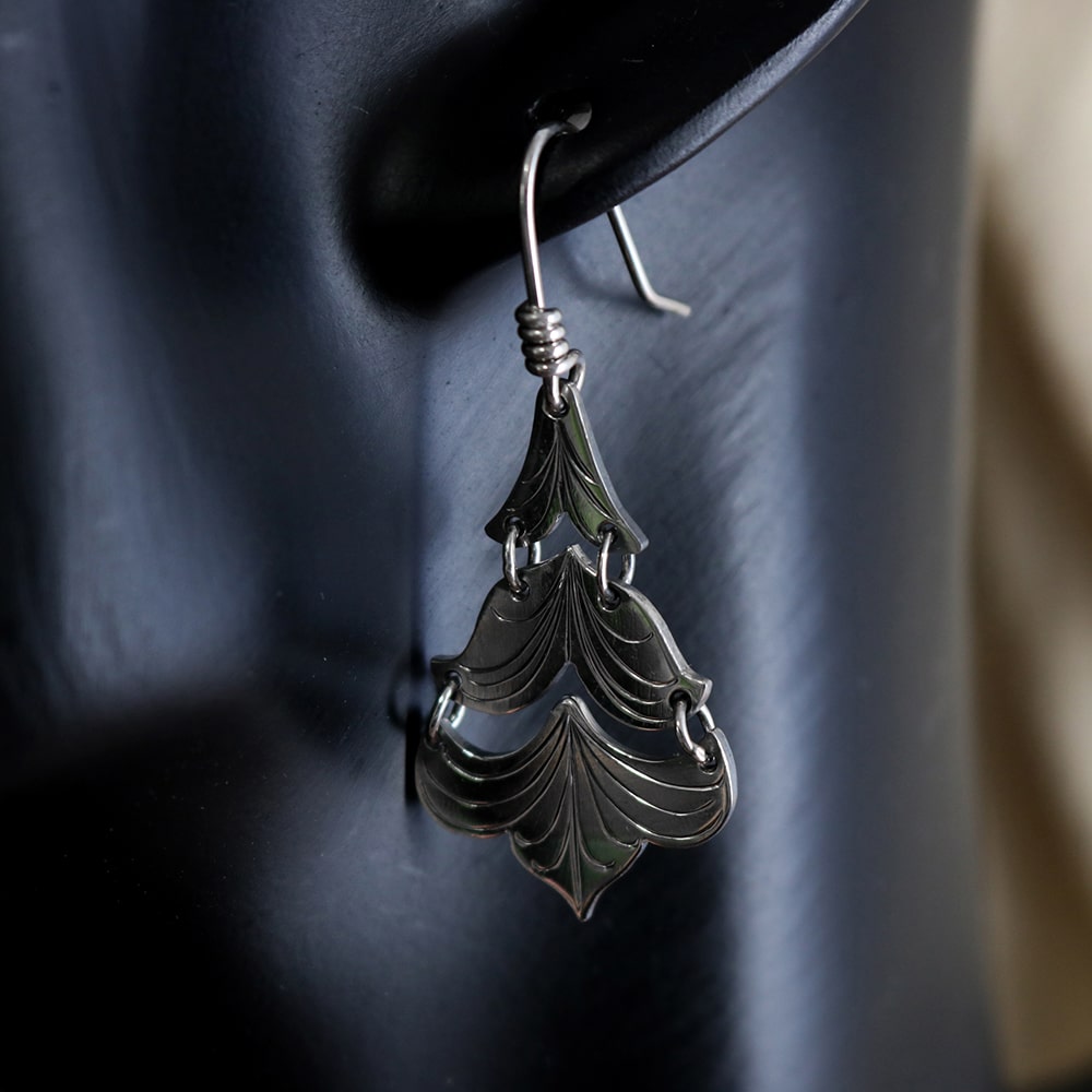 SV925 Plate Leaf Earrings.