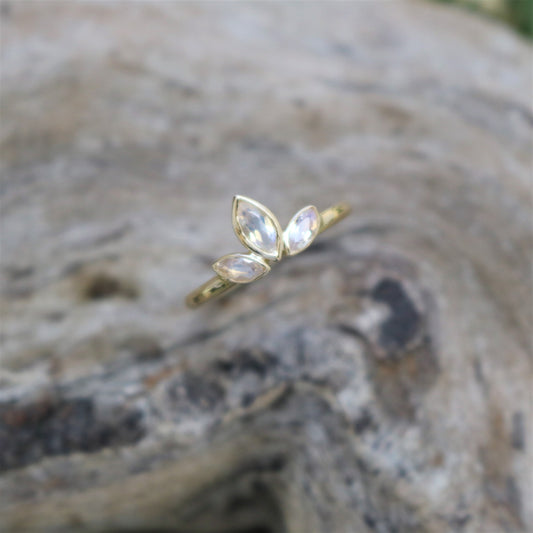K18 Blue Moonstone Morning Dew Ring.