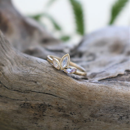 K18 Blue Moonstone Morning Dew Ring.