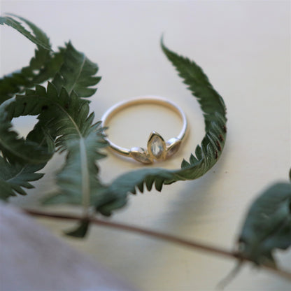 K18 Blue Moonstone Morning Dew Ring.